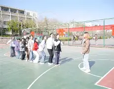 客场挑战强敌，展现顽强斗志(客场挑战强敌,展现顽强斗志精神)